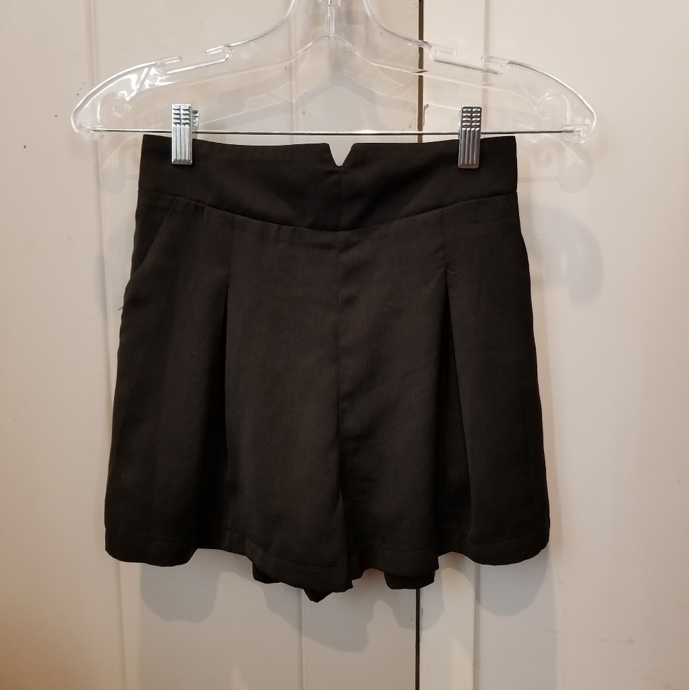 NWOT Pins & Needles black pleated shorts